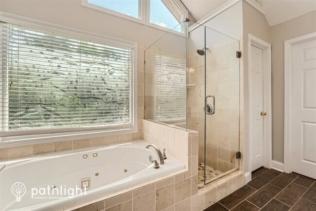 Building Photo - 4011 Iron Hill Ln