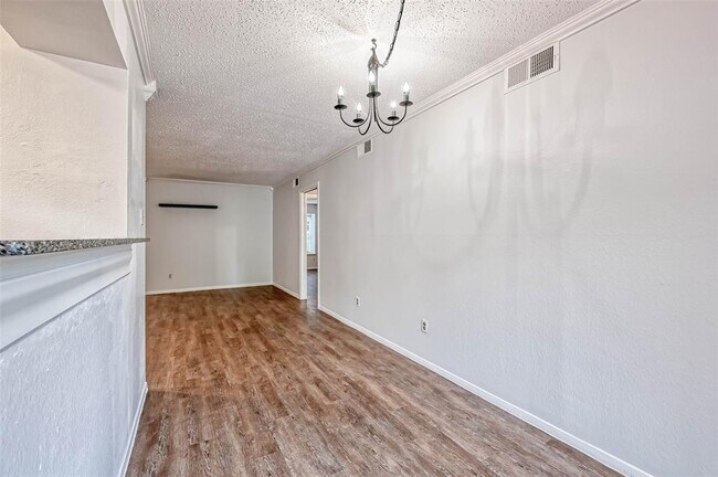 Building Photo - 8277 Kingsbrook Rd