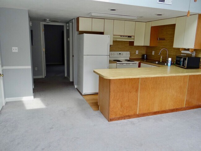Building Photo - Spacious 2 bed/2 bath Deer Creek Villas-Su...