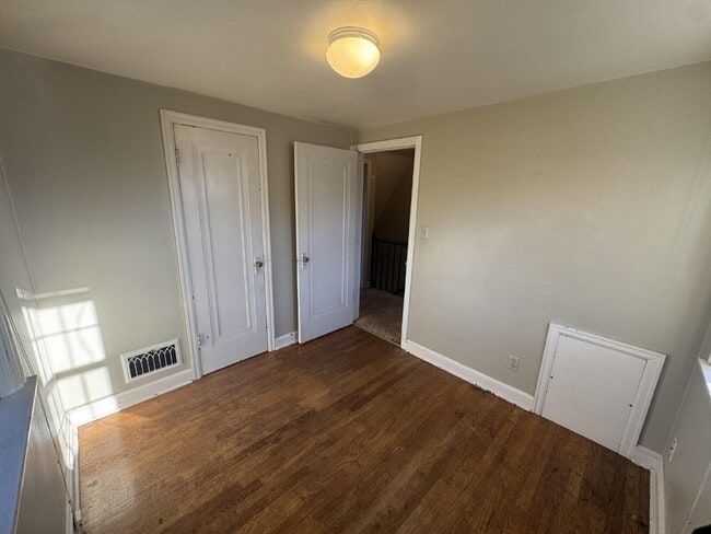 Building Photo - 2 Bedroom, 1 Bathroom Unit in 2nd Street D...