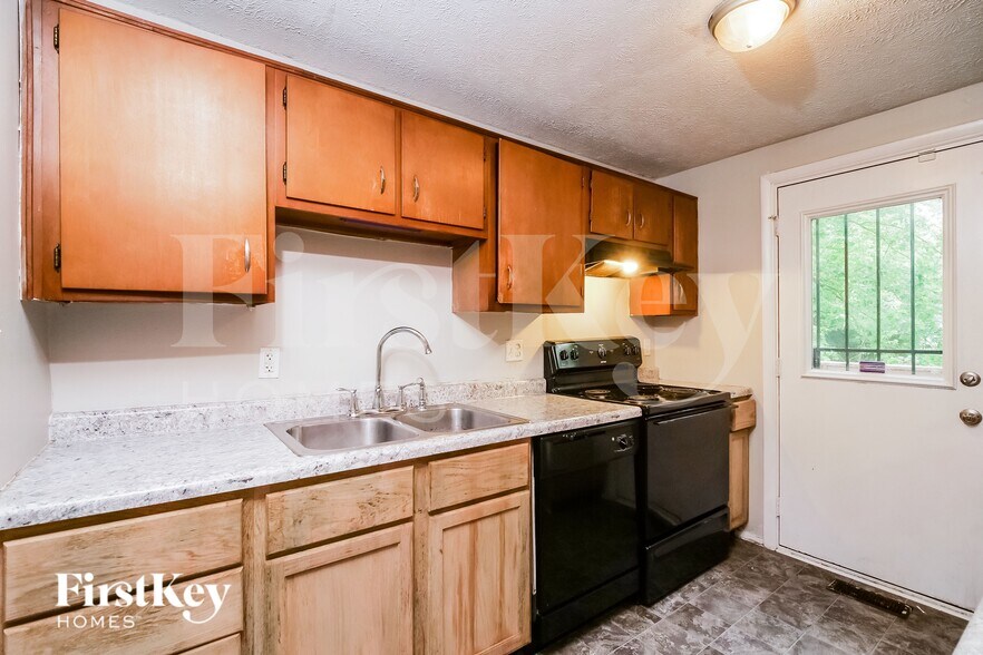 Building Photo - 10322 Woodhaven Cir