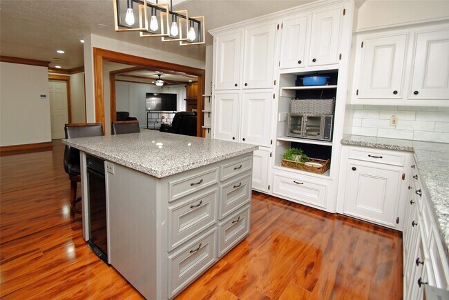 Building Photo - 15007 Pebble Bend Dr