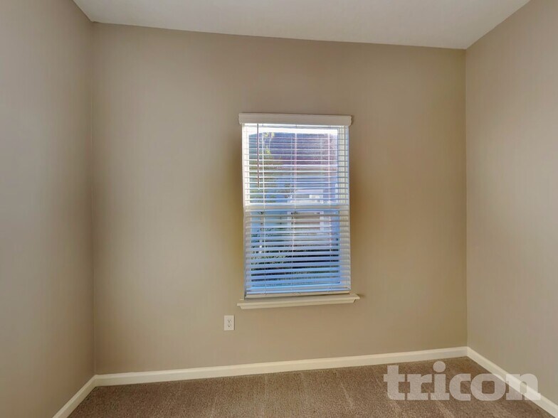 Building Photo - 38 Athens Dr