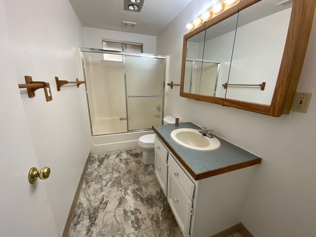 Building Photo - Great 2 Level Four Bedroom House!