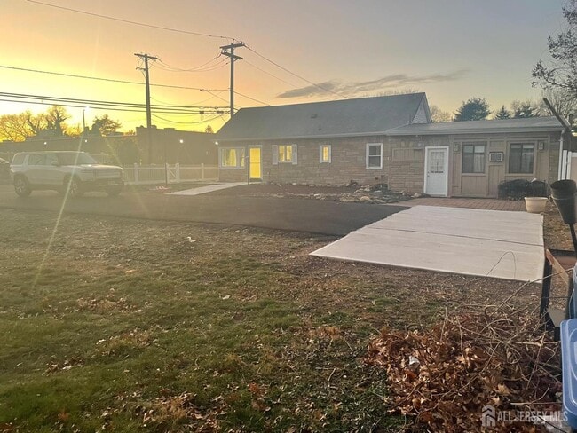 Building Photo - 1515 Thomas Ave