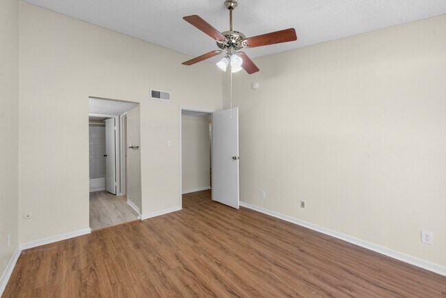 Building Photo - 2120 El Paseo St