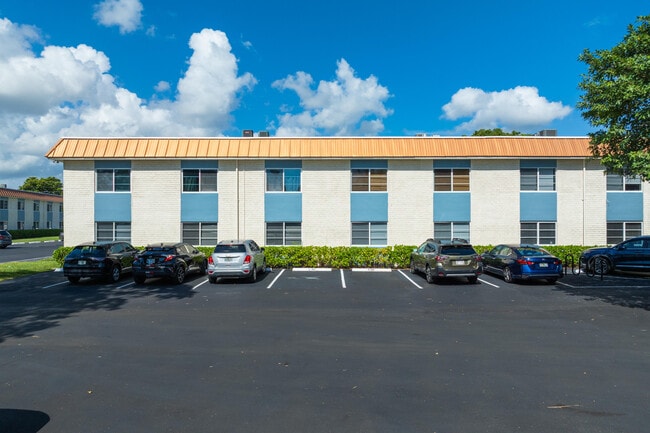 Building Photo - 9 NE 19th Ct