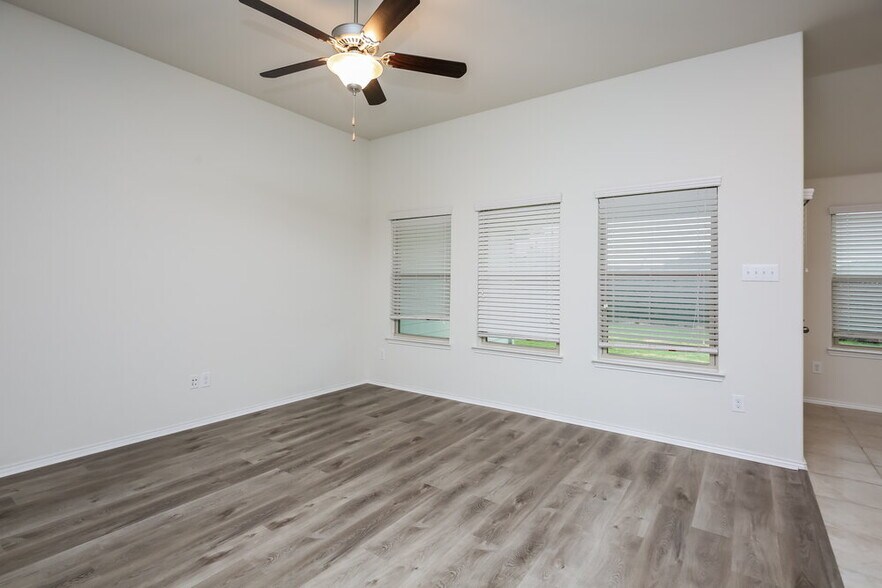 Building Photo - 625 Saguaro Dr