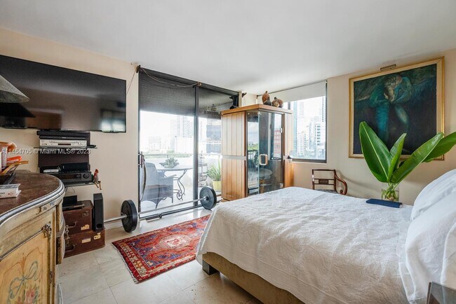 Building Photo - 1581 Brickell Ave