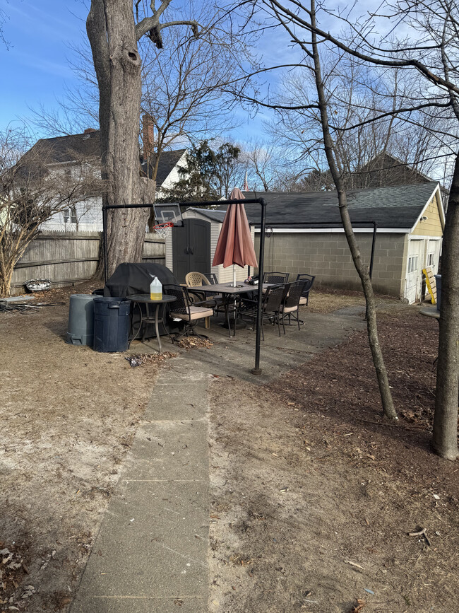 Side yard patio area - 994 Somerville St