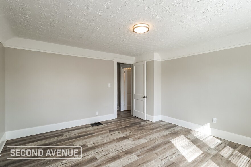 Building Photo - 5325 Rolston Ave