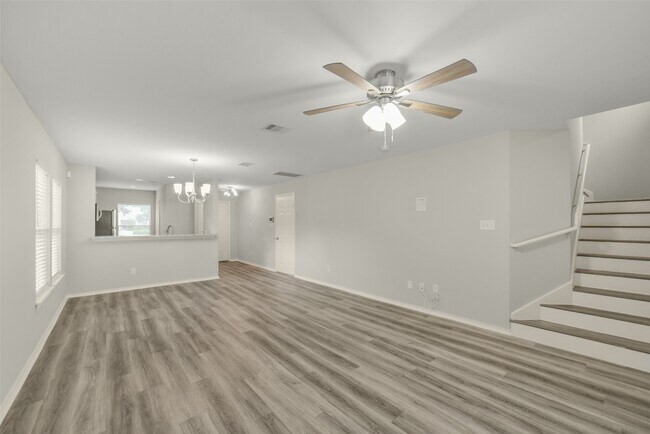 Building Photo - 750 Redwing Park Dr