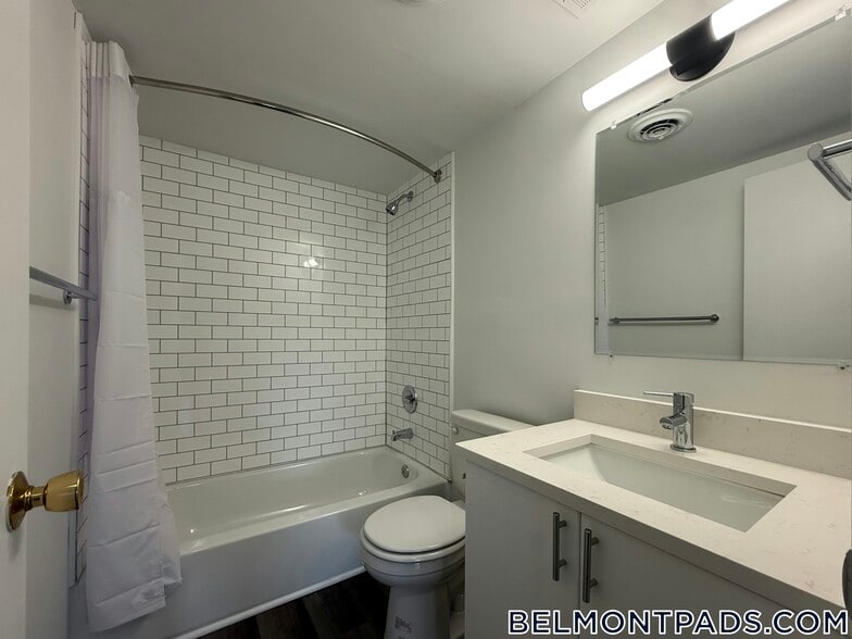 Building Photo - 55 Hill Rd