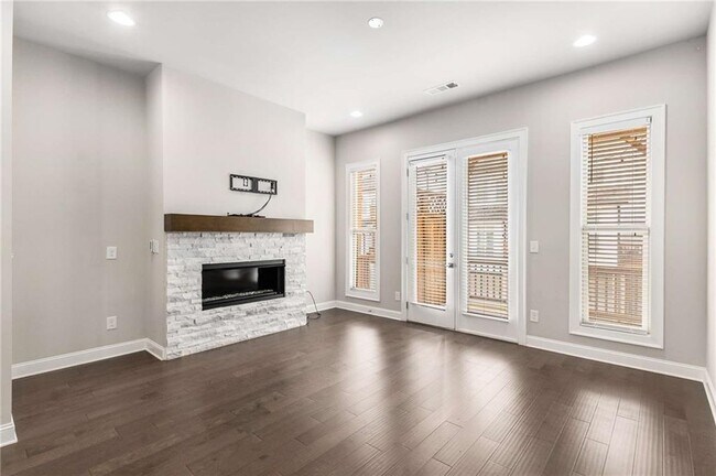 Building Photo - 4312 Parkside Pl