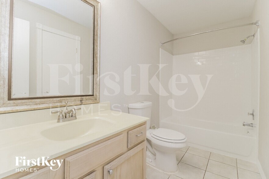 Building Photo - 5210 Holden Rd