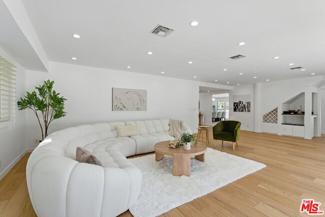 Building Photo - 5220 Melvin Ave