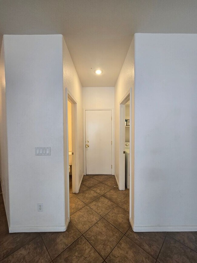 Building Photo - 9164 Craven Ave