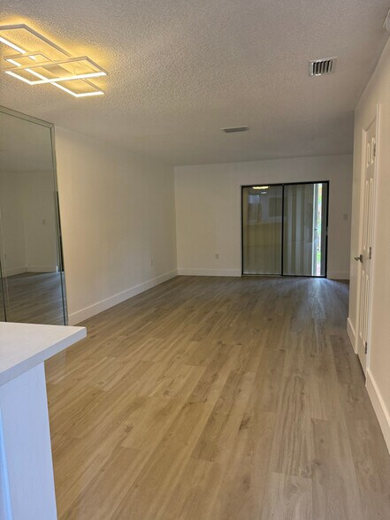 Building Photo - 6866 NW 173rd Dr