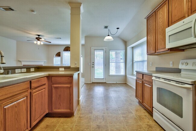 Building Photo - 2605 Monroe Dr