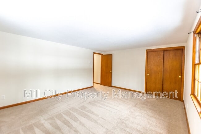 Building Photo - 64 South Rd