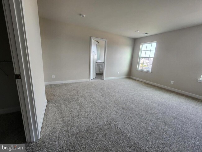 Building Photo - 844 New Castle Landing Dr