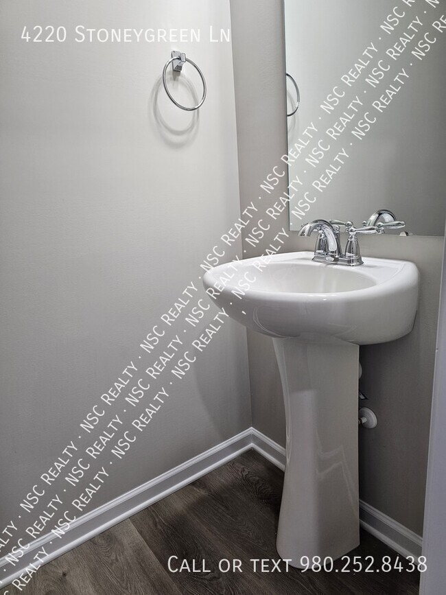 Building Photo - 4220 Stoneygreen Ln