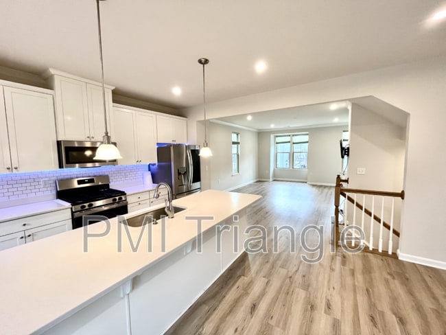 Building Photo - 321 Poplar Leaf Way