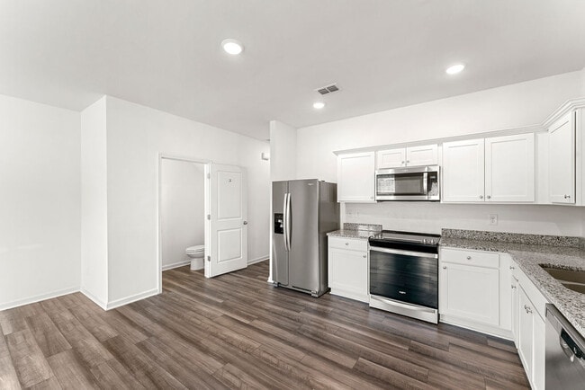 Building Photo - 1520 Vernon Blvd