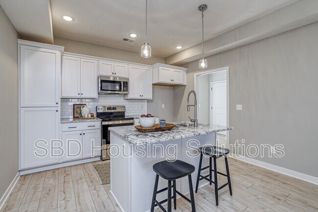 Building Photo - 12403 S Parkwood Ln