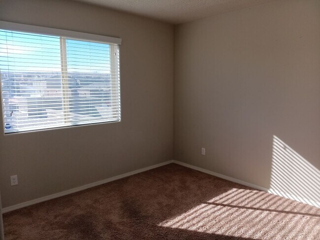 Building Photo - Stunning Home! Showings available Today!