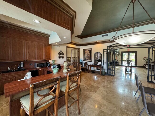 Building Photo - 719 Villa Cir