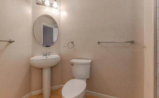 Primary Photo - 4790 Fall St