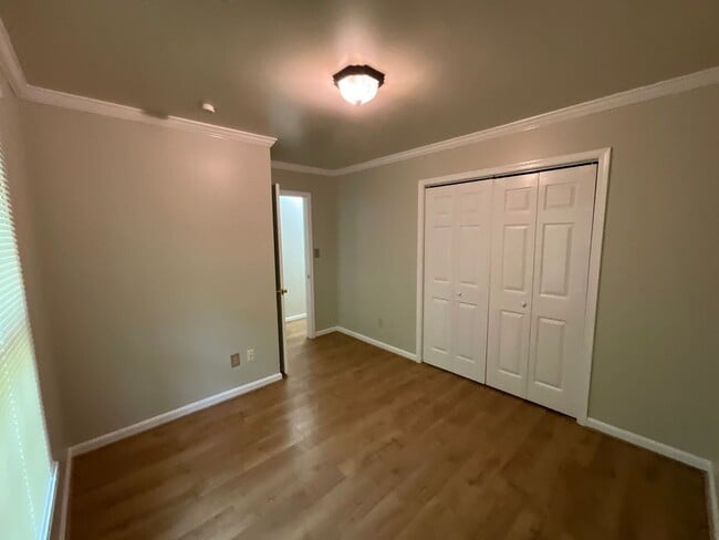 Building Photo - Now Available to View! Immaculate 2 bed, 2 bath, Fireplace, Garage, Granite and More!!