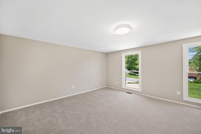 Building Photo - 8200 Clay Dr