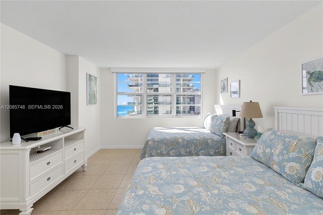 Building Photo - 6917 Collins Ave