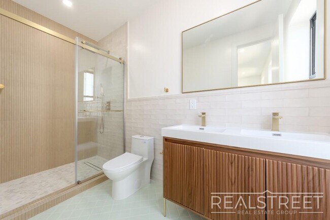 Building Photo - Stunning Brand New 2 Bed 2 Bath + PRIVATE ...