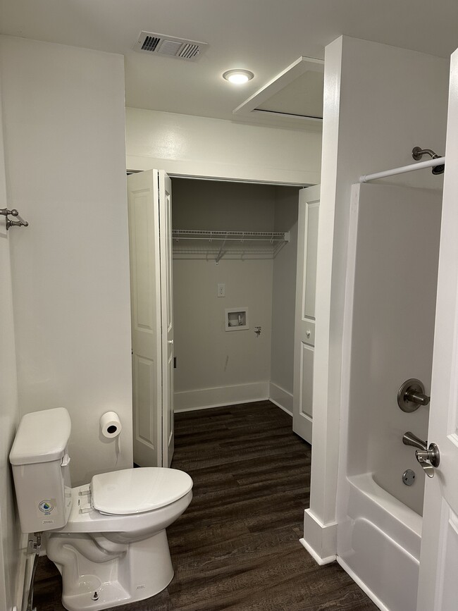 Building Photo - 95 Valley Dr