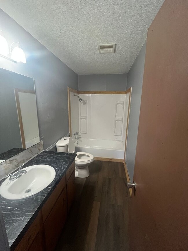 Building Photo - bed 1.5 Bath in Ward