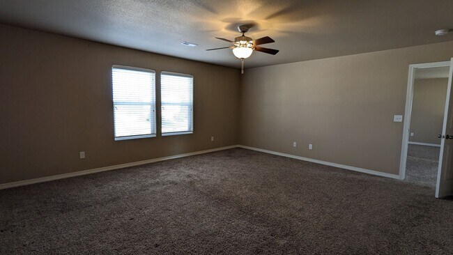 Building Photo - LARGE TWO STORY 3 BED/2.5 BATH W/3 CAR GAR...