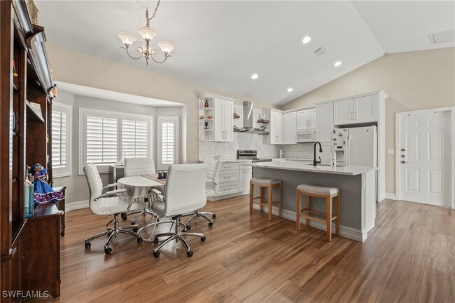 Building Photo - 391 Pindo Palm Dr