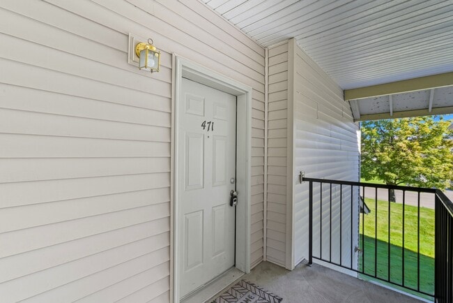 Building Photo - 22855 E Country Vista Dr