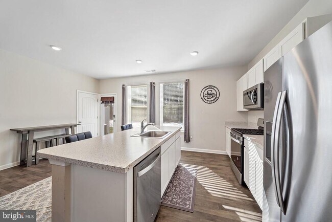 Building Photo - 154 Currant Cir