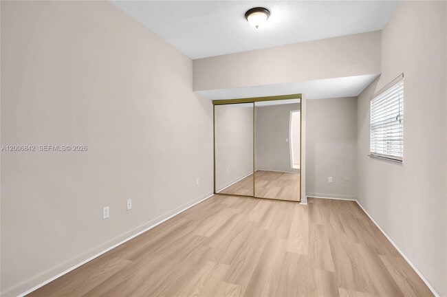 Building Photo - 1215 Balboa Ct