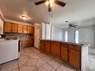 Building Photo - Charming 3 bed 1 bath Single Family Home w...