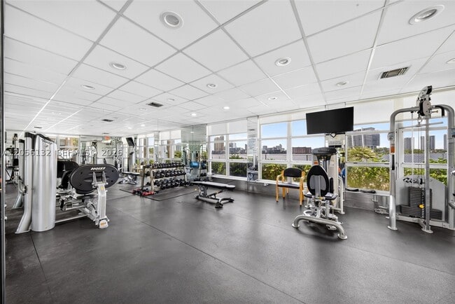Building Photo - 3600 Mystic Pointe Dr