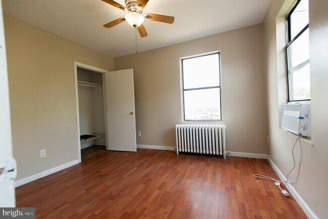 Building Photo - 6410 63rd Pl