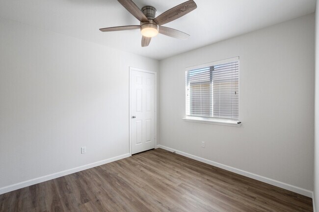 Building Photo - 7722 Bridgepointe Dr