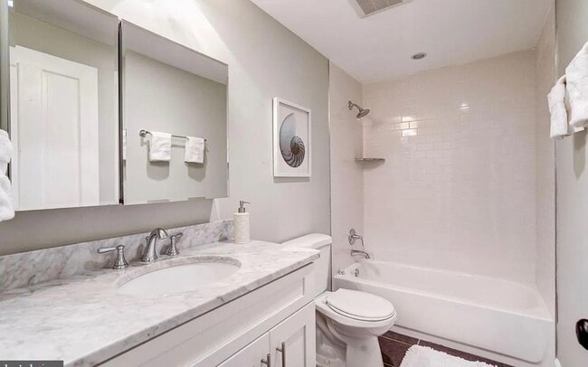 Building Photo - 213-211 11th St NE