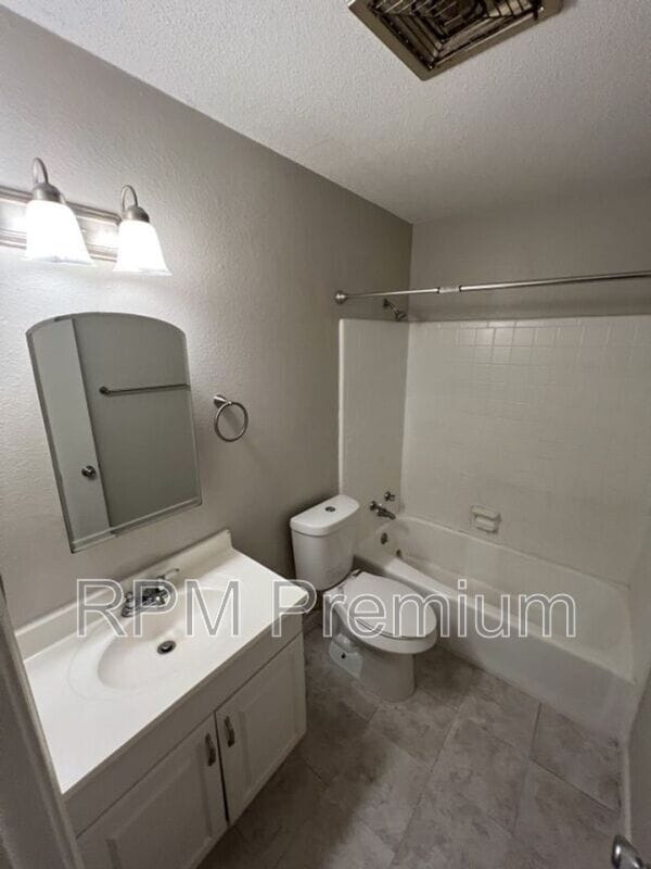 Building Photo - 4133 Lee St