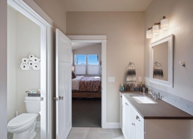 Building Photo - Gorgeous Single Level Home with Mountain V...